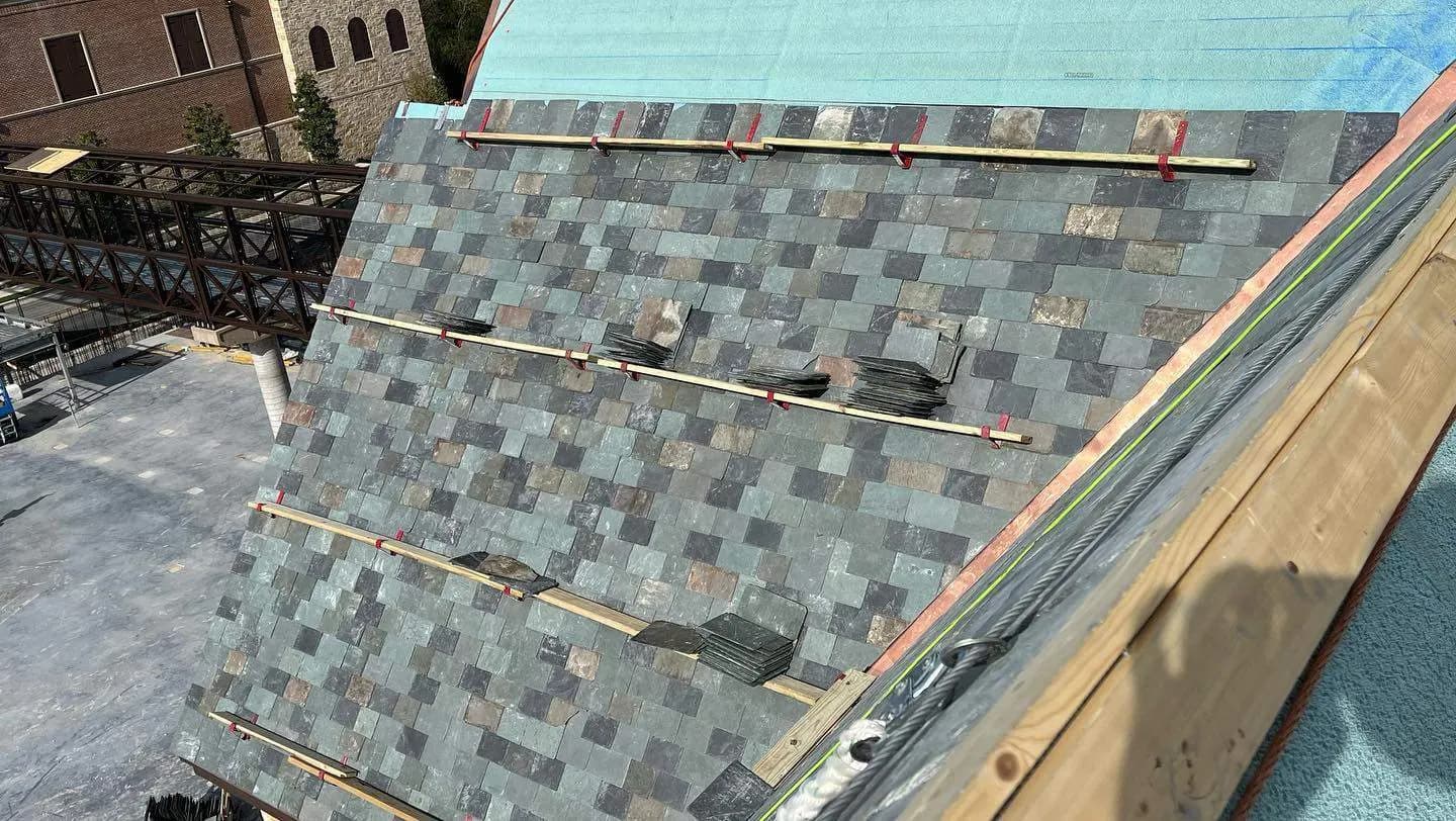 Slate roof coursing detail on battens during installation